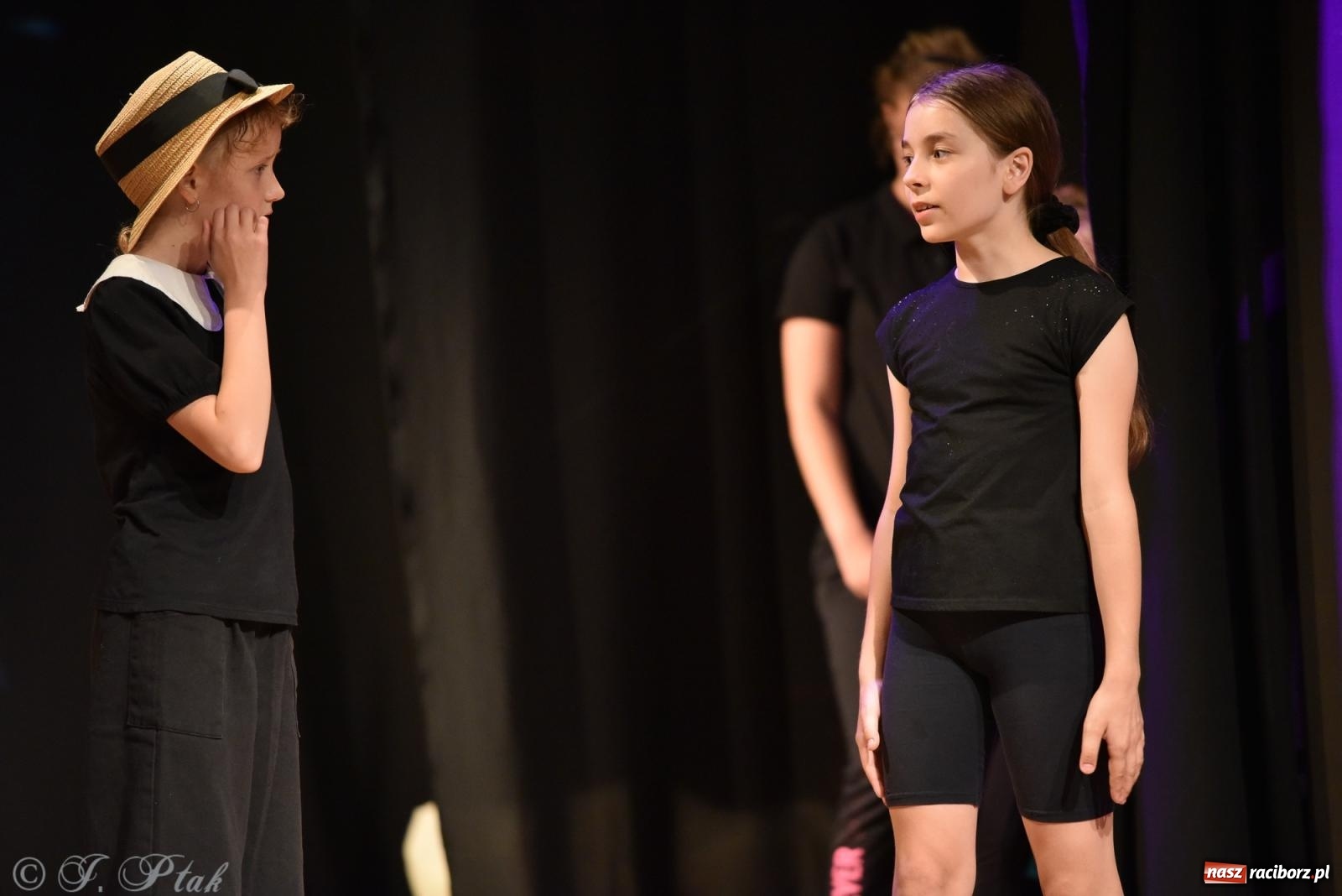 Zdjęcie w galerii na portalu naszraciborz.pl: Czwarta ściana, czyli Wieczór Premier w MDK-u wiadomości z regionu