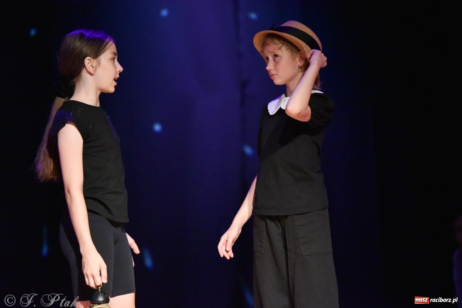 Zdjęcie w galerii na portalu naszraciborz.pl: Czwarta ściana, czyli Wieczór Premier w MDK-u wiadomości z regionu