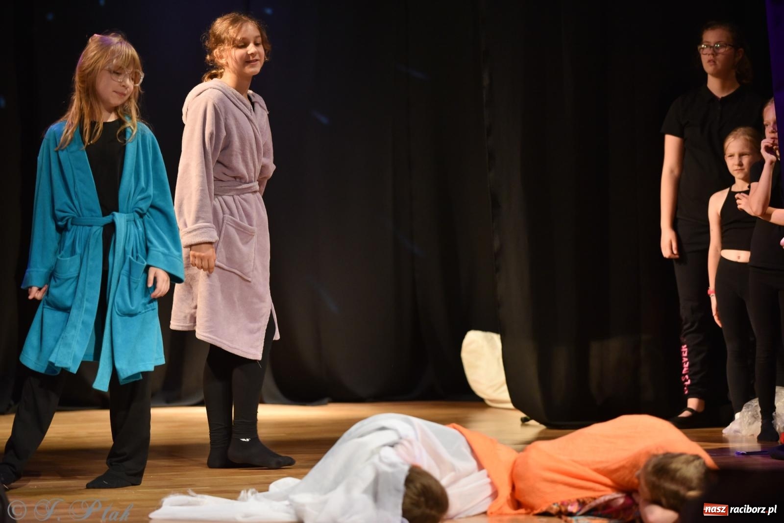 Zdjęcie w galerii na portalu naszraciborz.pl: Czwarta ściana, czyli Wieczór Premier w MDK-u wiadomości z regionu