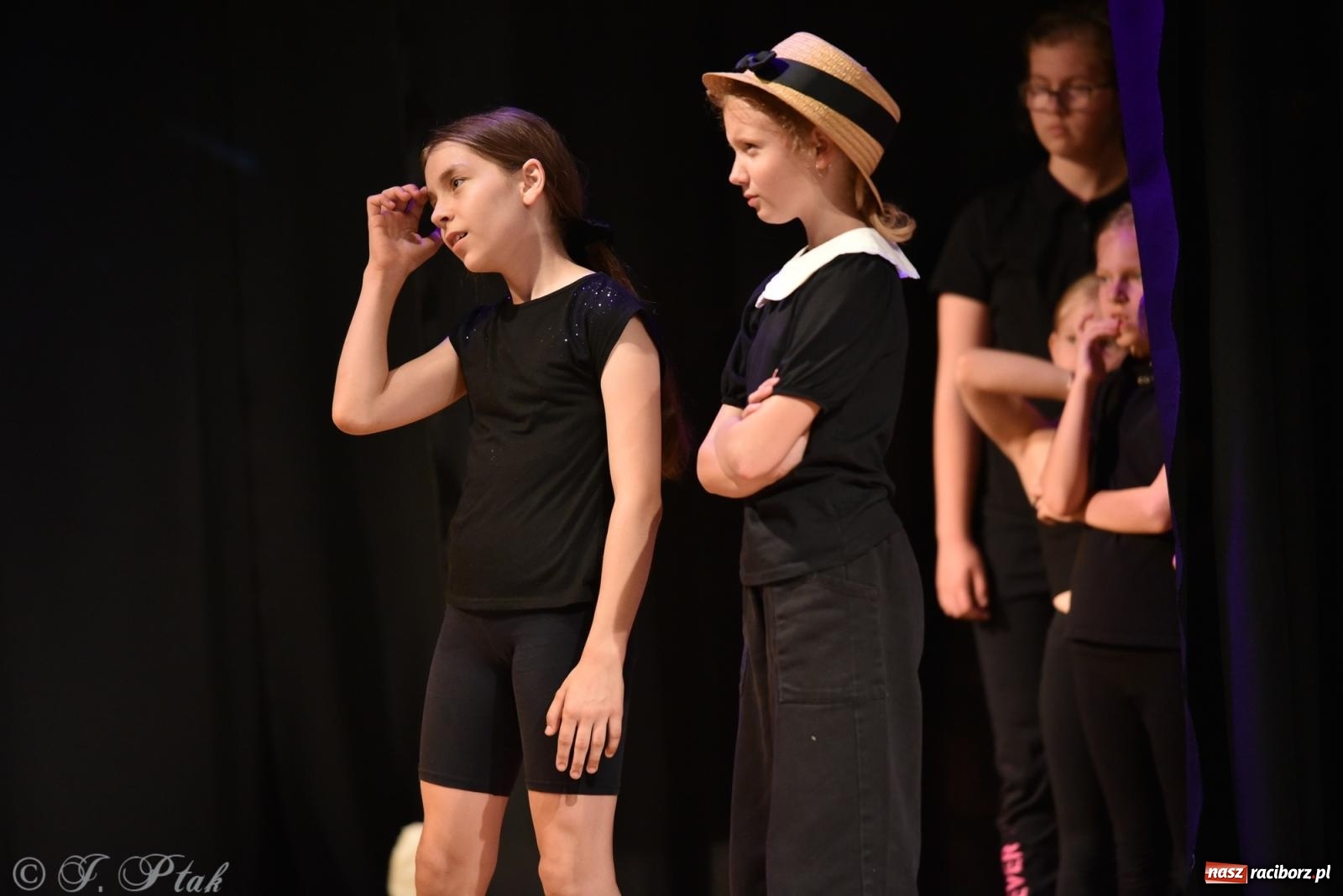 Zdjęcie w galerii na portalu naszraciborz.pl: Czwarta ściana, czyli Wieczór Premier w MDK-u wiadomości z regionu