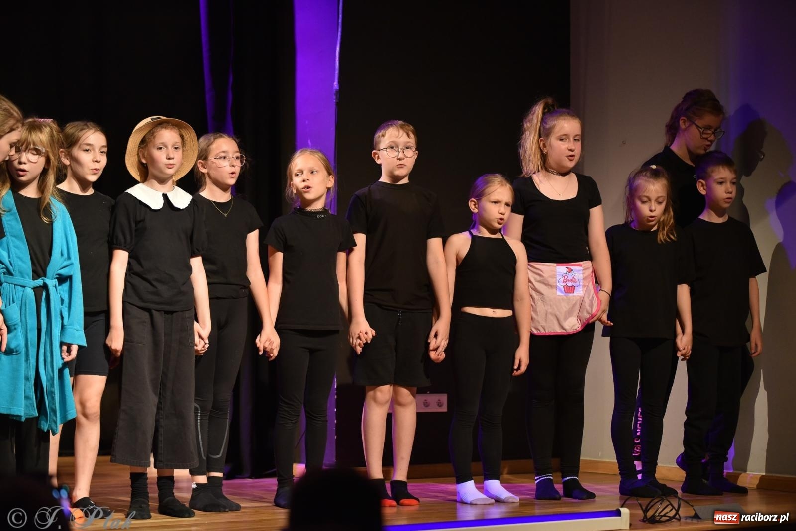 Zdjęcie w galerii na portalu naszraciborz.pl: Czwarta ściana, czyli Wieczór Premier w MDK-u wiadomości z regionu