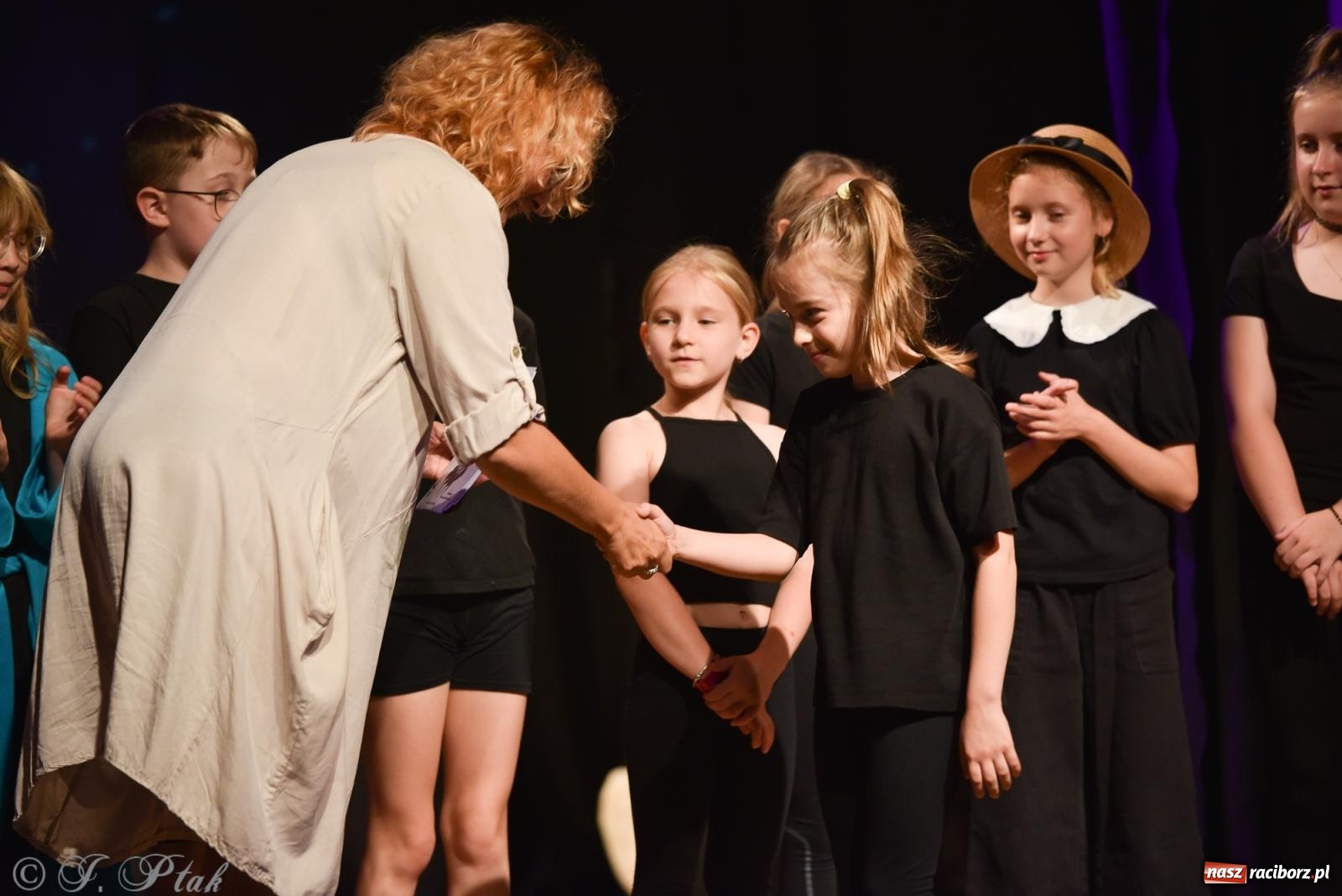 Zdjęcie w galerii na portalu naszraciborz.pl: Czwarta ściana, czyli Wieczór Premier w MDK-u wiadomości z regionu