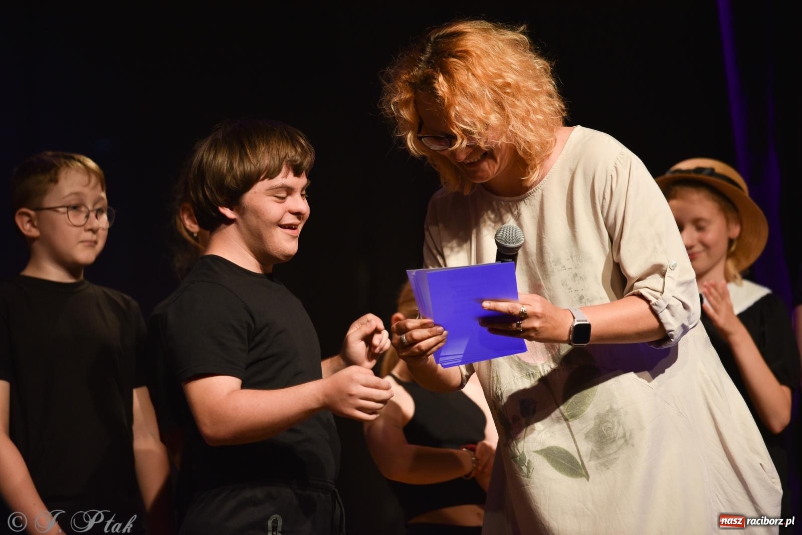 Zdjęcie w galerii na portalu naszraciborz.pl: Czwarta ściana, czyli Wieczór Premier w MDK-u wiadomości z regionu