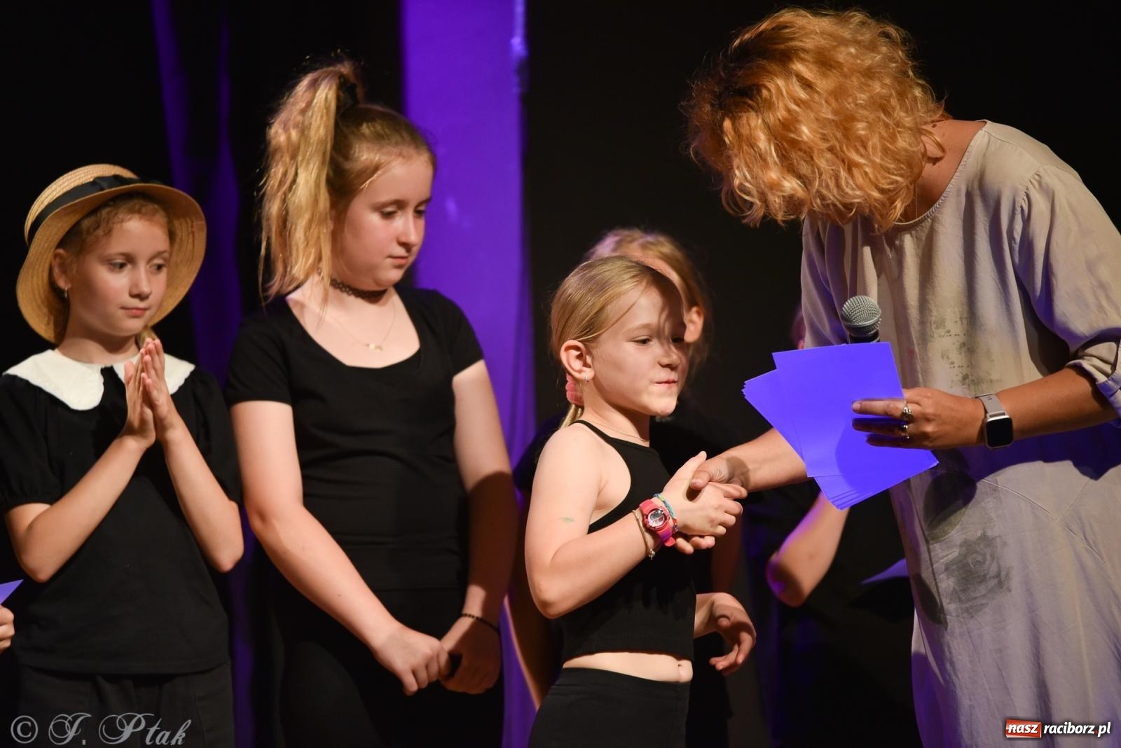 Zdjęcie w galerii na portalu naszraciborz.pl: Czwarta ściana, czyli Wieczór Premier w MDK-u wiadomości z regionu