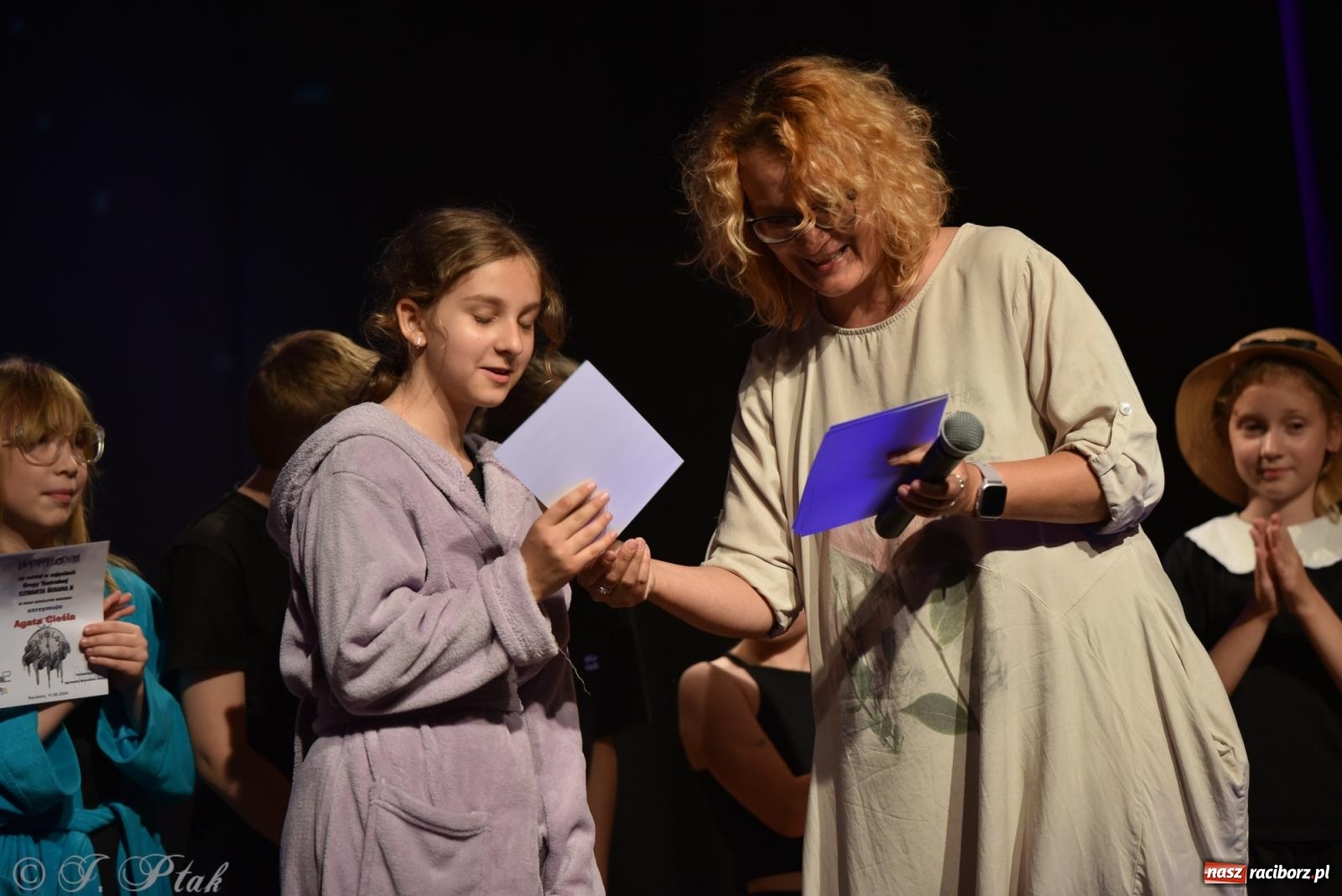 Zdjęcie w galerii na portalu naszraciborz.pl: Czwarta ściana, czyli Wieczór Premier w MDK-u wiadomości z regionu