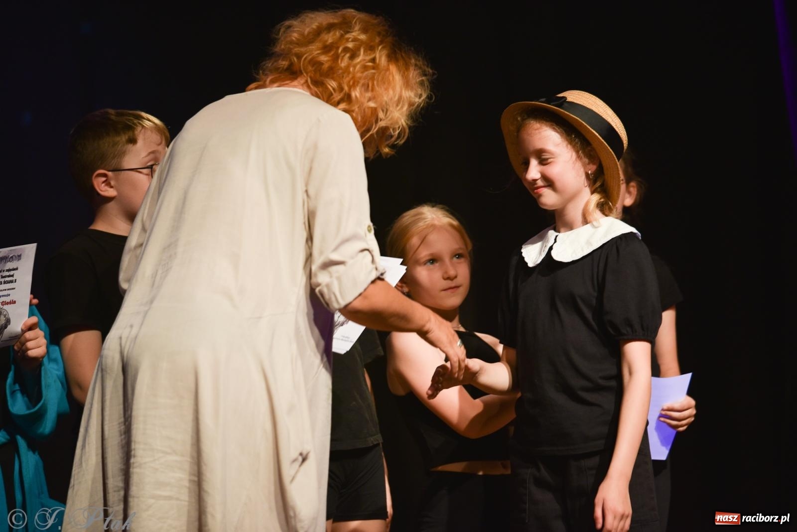 Zdjęcie w galerii na portalu naszraciborz.pl: Czwarta ściana, czyli Wieczór Premier w MDK-u wiadomości z regionu