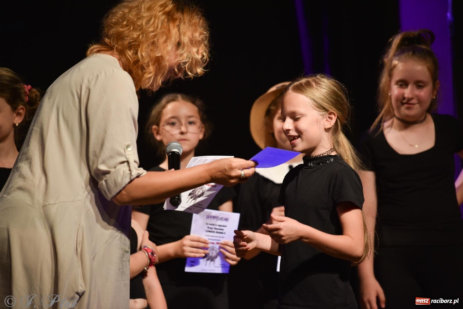 Zdjęcie w galerii na portalu naszraciborz.pl: Czwarta ściana, czyli Wieczór Premier w MDK-u wiadomości z regionu