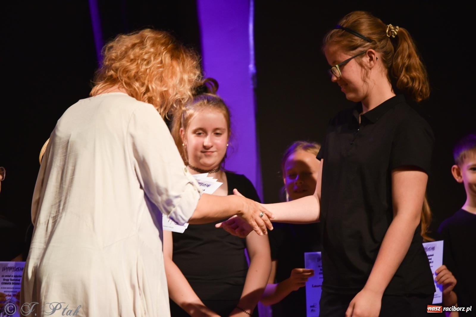 Zdjęcie w galerii na portalu naszraciborz.pl: Czwarta ściana, czyli Wieczór Premier w MDK-u wiadomości z regionu