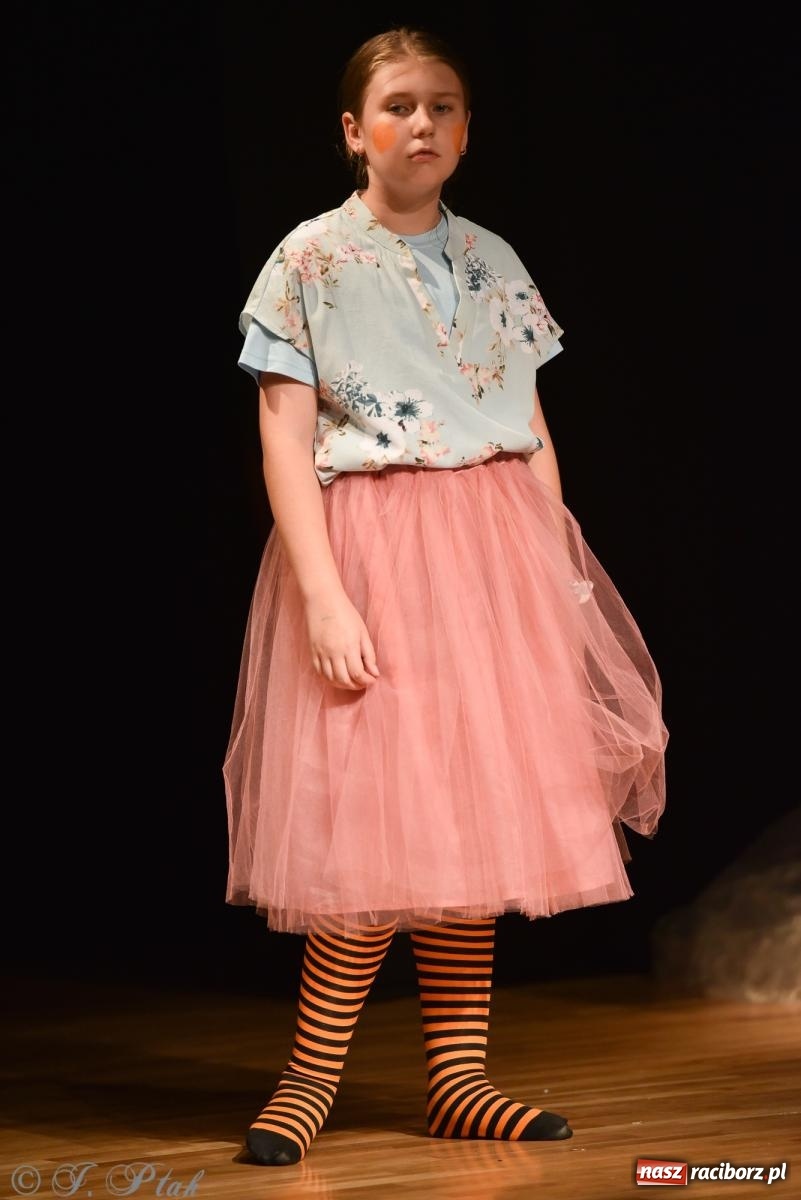 Zdjęcie w galerii na portalu naszraciborz.pl: Czwarta ściana, czyli Wieczór Premier w MDK-u wiadomości z regionu