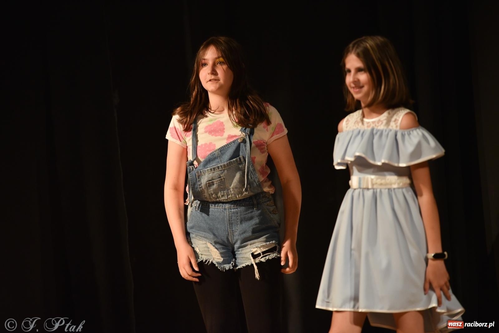 Zdjęcie w galerii na portalu naszraciborz.pl: Czwarta ściana, czyli Wieczór Premier w MDK-u wiadomości z regionu