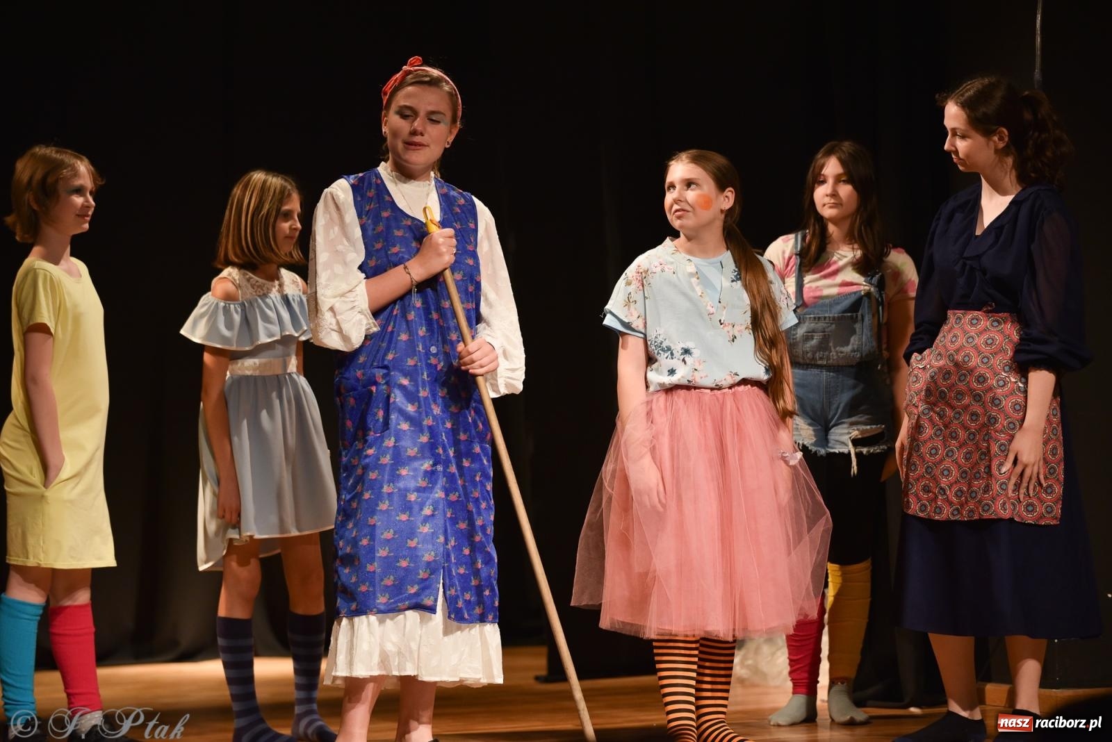 Zdjęcie w galerii na portalu naszraciborz.pl: Czwarta ściana, czyli Wieczór Premier w MDK-u wiadomości z regionu