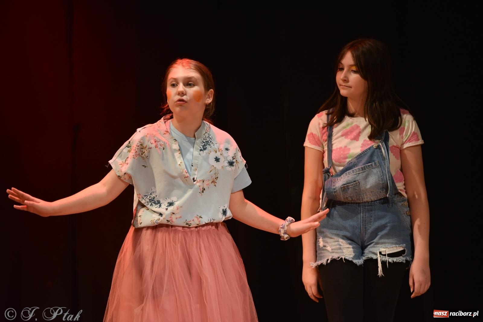 Zdjęcie w galerii na portalu naszraciborz.pl: Czwarta ściana, czyli Wieczór Premier w MDK-u wiadomości z regionu