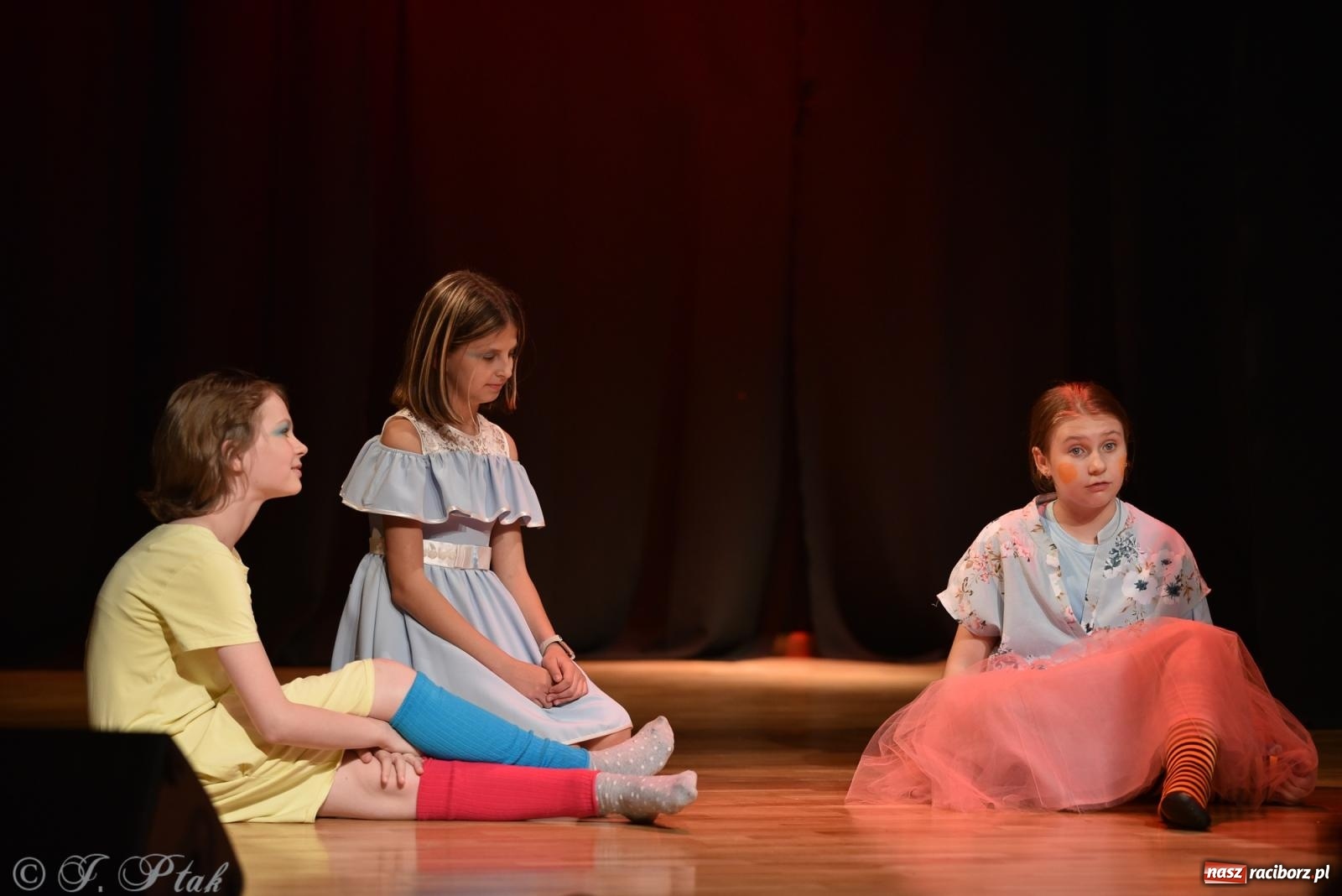 Zdjęcie w galerii na portalu naszraciborz.pl: Czwarta ściana, czyli Wieczór Premier w MDK-u wiadomości z regionu