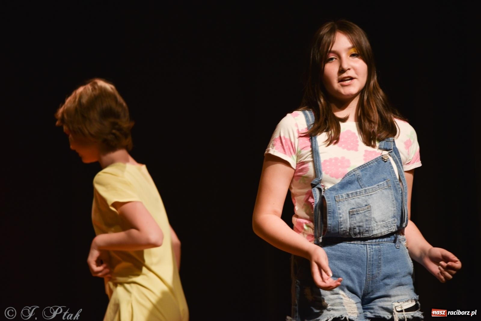 Zdjęcie w galerii na portalu naszraciborz.pl: Czwarta ściana, czyli Wieczór Premier w MDK-u wiadomości z regionu