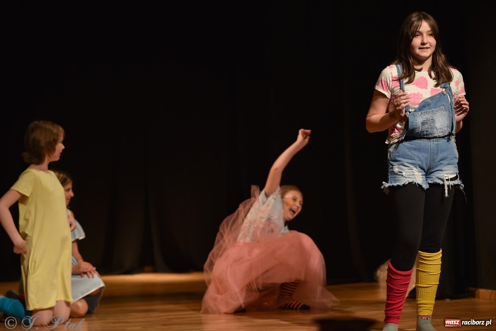 Zdjęcie w galerii na portalu naszraciborz.pl: Czwarta ściana, czyli Wieczór Premier w MDK-u wiadomości z regionu