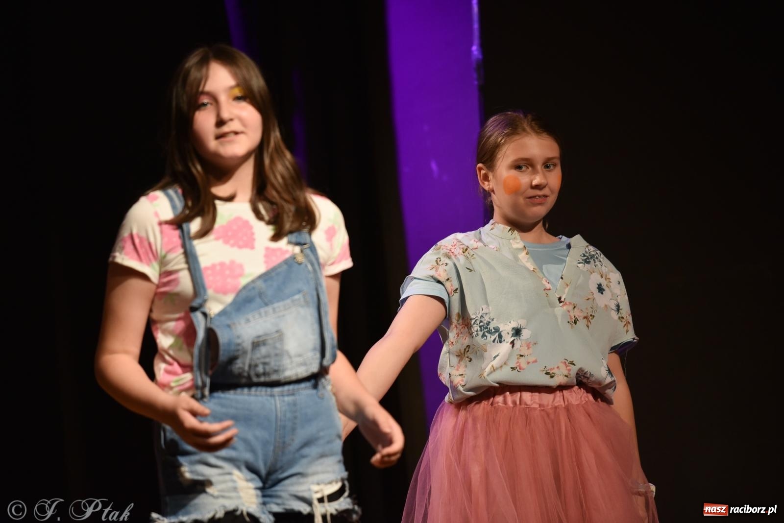 Zdjęcie w galerii na portalu naszraciborz.pl: Czwarta ściana, czyli Wieczór Premier w MDK-u wiadomości z regionu