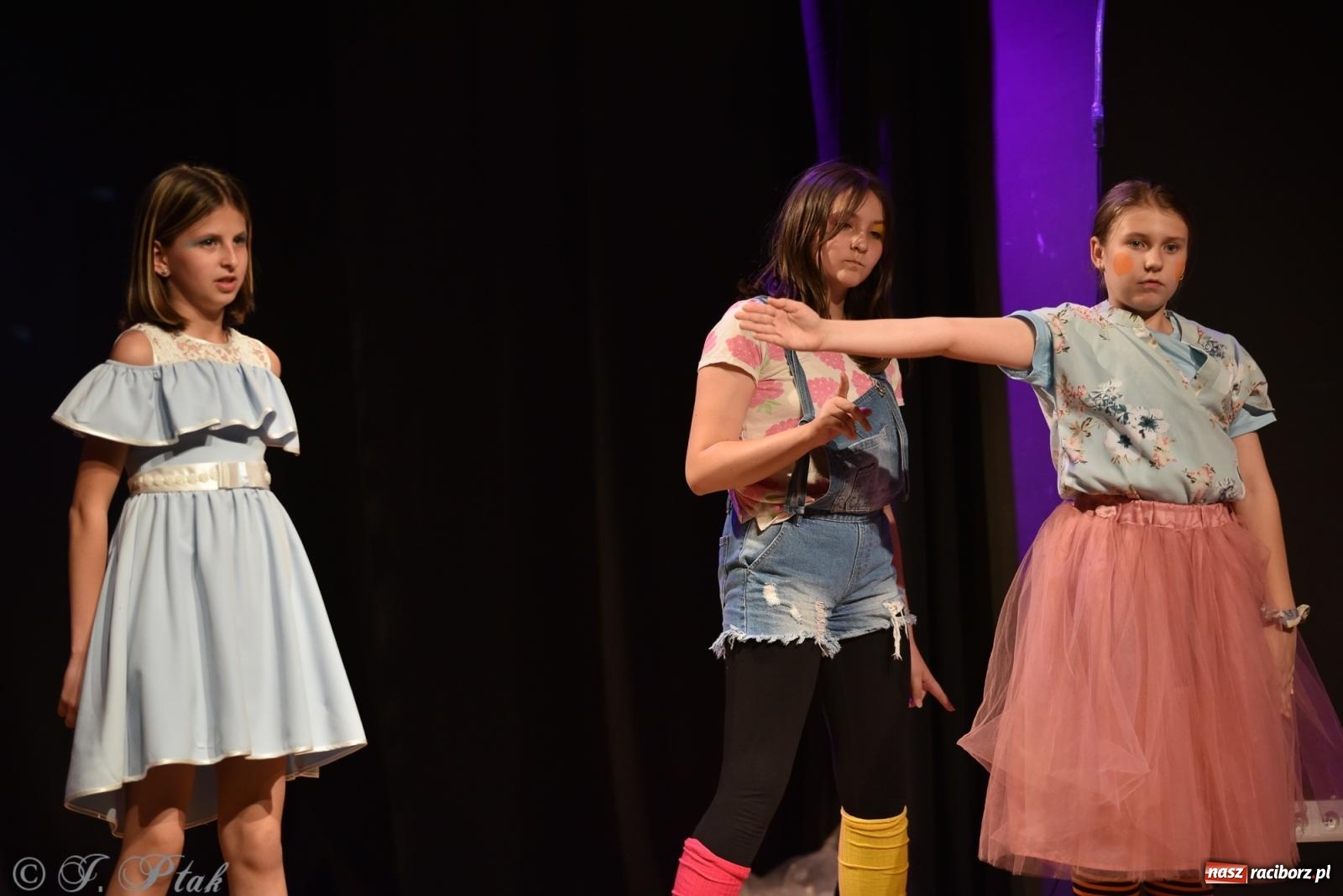 Zdjęcie w galerii na portalu naszraciborz.pl: Czwarta ściana, czyli Wieczór Premier w MDK-u wiadomości z regionu