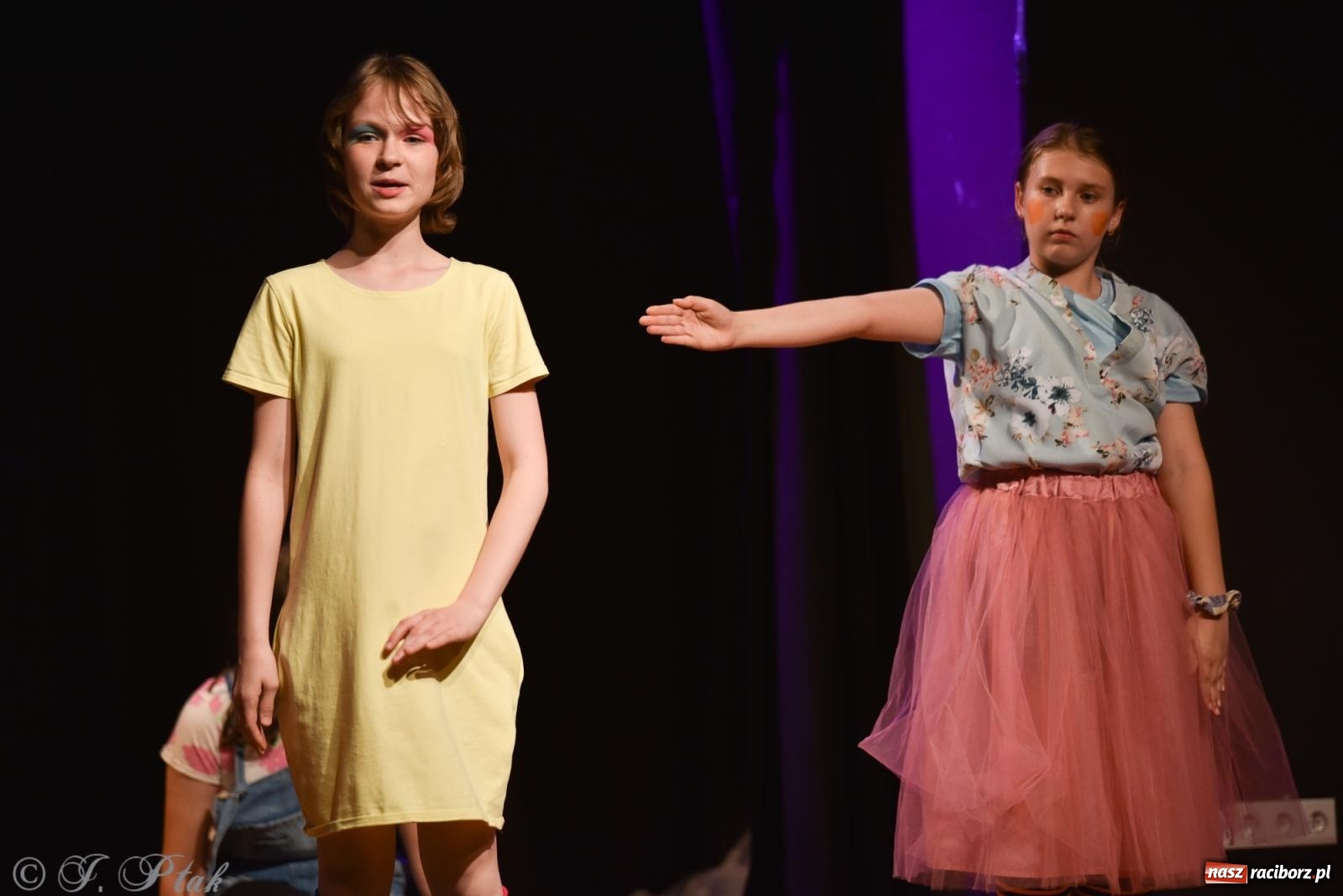 Zdjęcie w galerii na portalu naszraciborz.pl: Czwarta ściana, czyli Wieczór Premier w MDK-u wiadomości z regionu