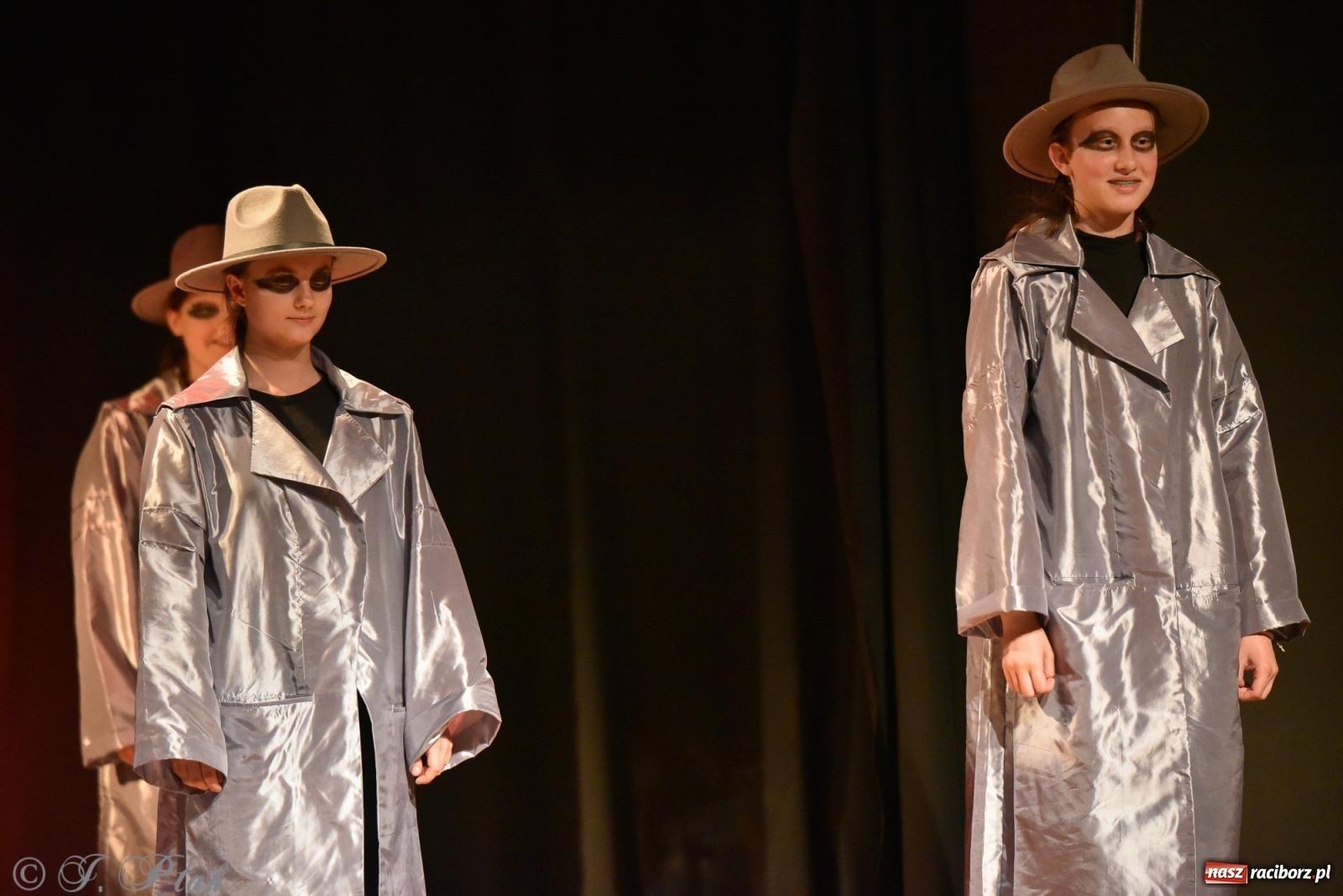 Zdjęcie w galerii na portalu naszraciborz.pl: Czwarta ściana, czyli Wieczór Premier w MDK-u wiadomości z regionu