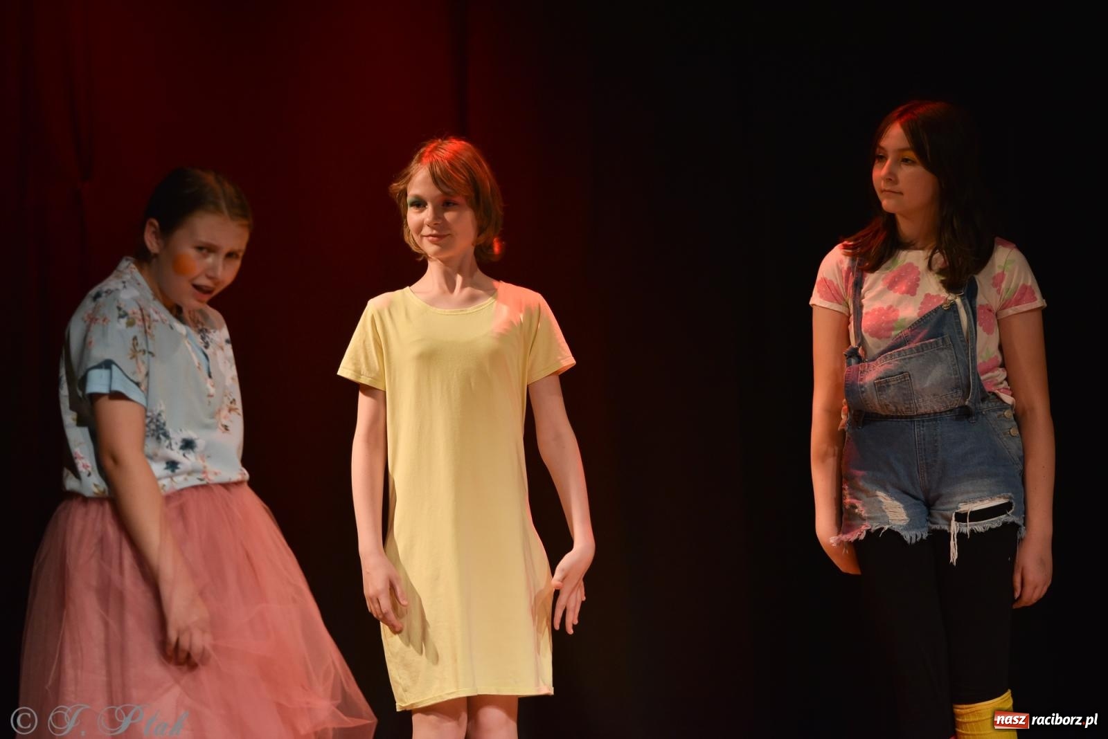 Zdjęcie w galerii na portalu naszraciborz.pl: Czwarta ściana, czyli Wieczór Premier w MDK-u wiadomości z regionu