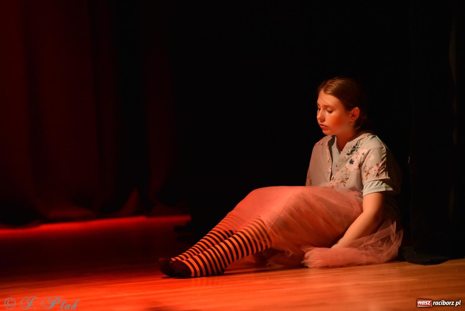 Zdjęcie w galerii na portalu naszraciborz.pl: Czwarta ściana, czyli Wieczór Premier w MDK-u wiadomości z regionu