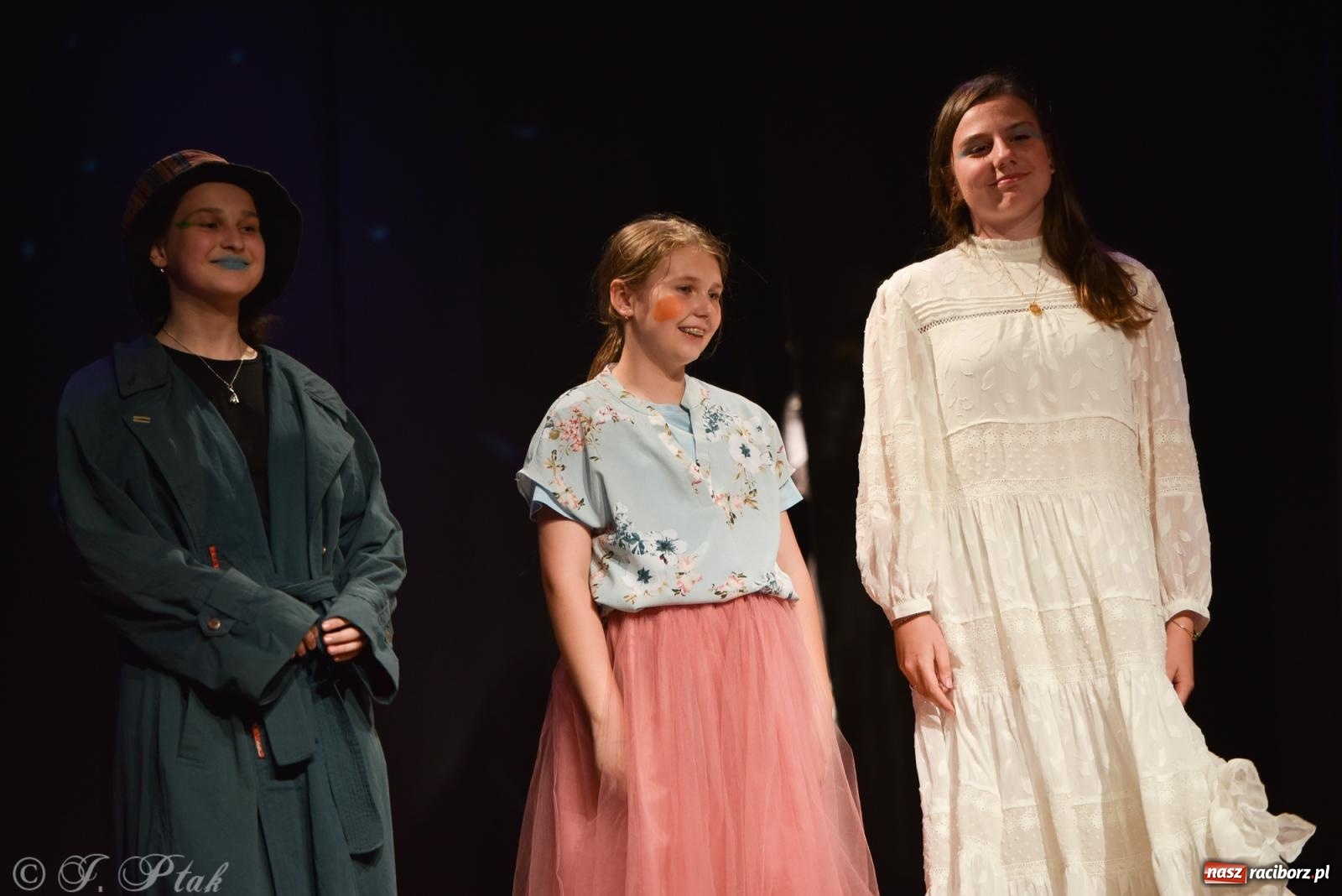 Zdjęcie w galerii na portalu naszraciborz.pl: Czwarta ściana, czyli Wieczór Premier w MDK-u wiadomości z regionu