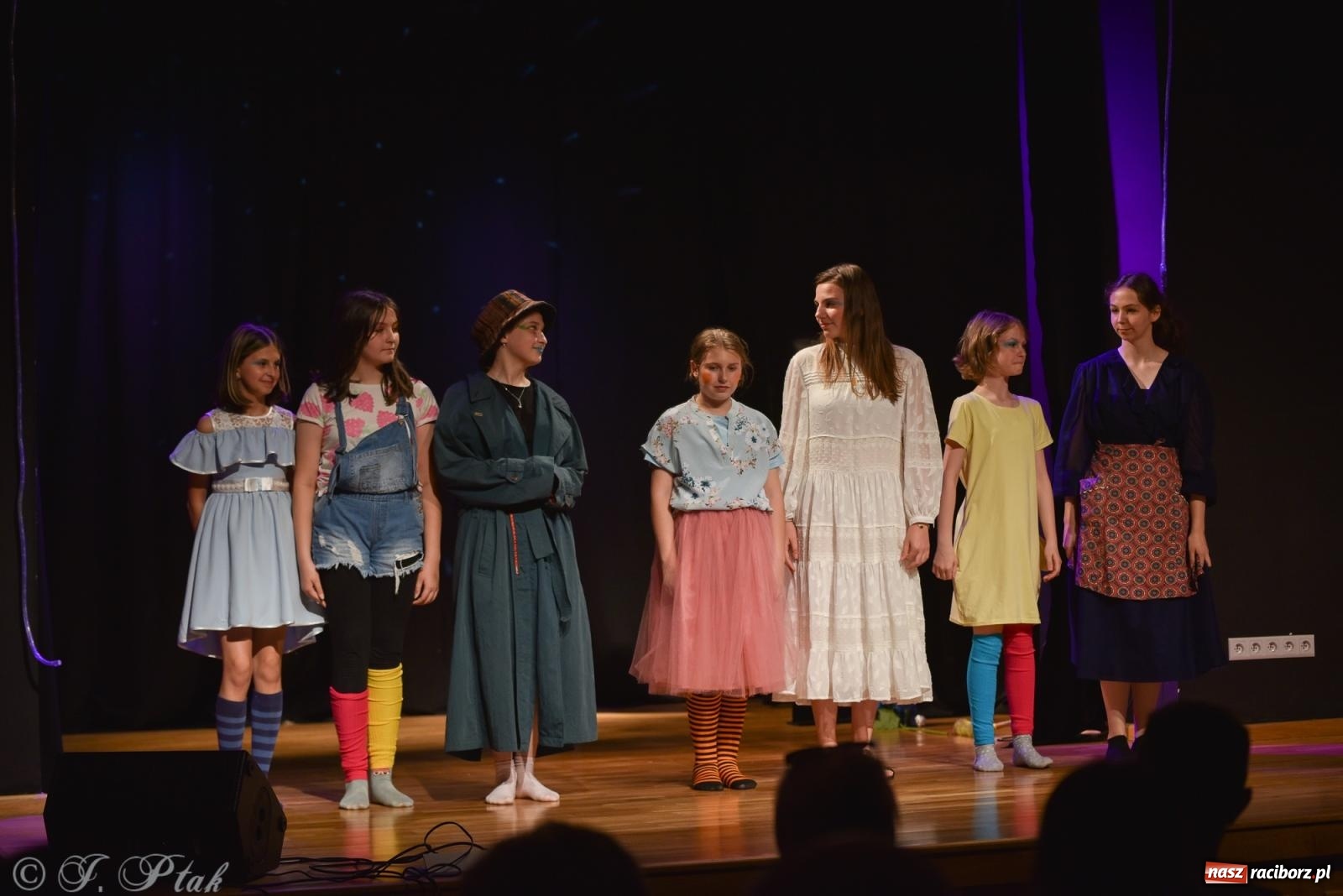 Zdjęcie w galerii na portalu naszraciborz.pl: Czwarta ściana, czyli Wieczór Premier w MDK-u wiadomości z regionu