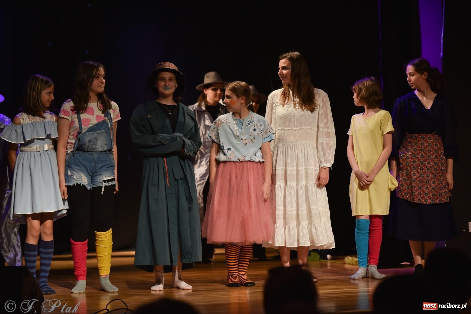 Zdjęcie w galerii na portalu naszraciborz.pl: Czwarta ściana, czyli Wieczór Premier w MDK-u wiadomości z regionu