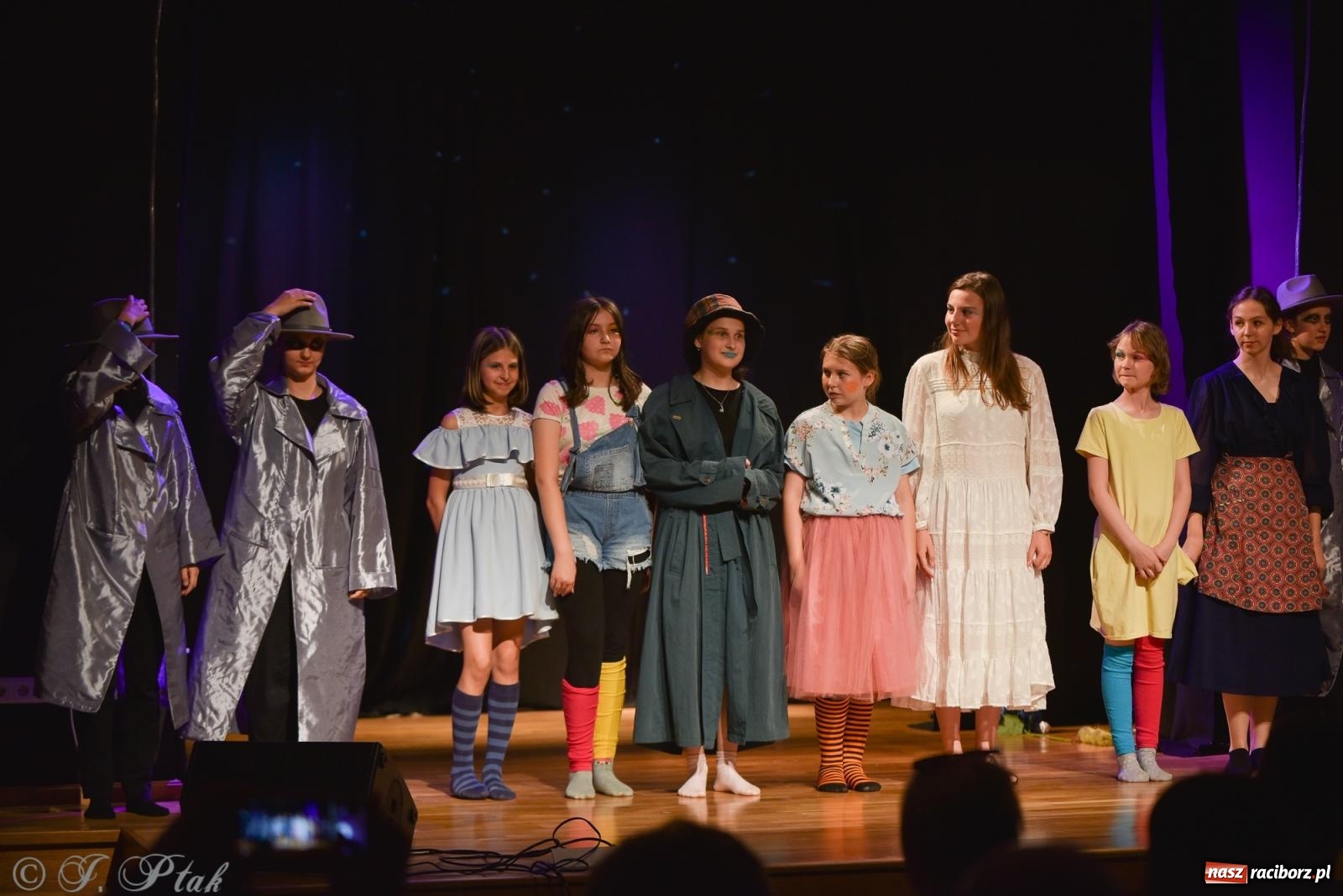 Zdjęcie w galerii na portalu naszraciborz.pl: Czwarta ściana, czyli Wieczór Premier w MDK-u wiadomości z regionu