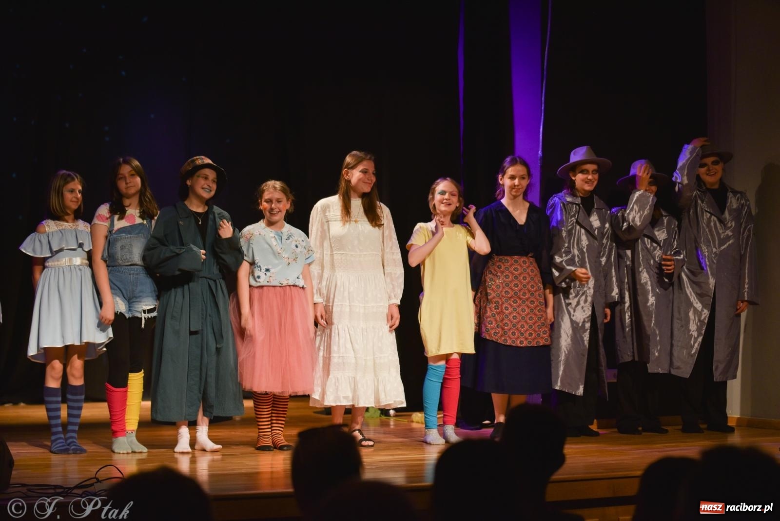 Zdjęcie w galerii na portalu naszraciborz.pl: Czwarta ściana, czyli Wieczór Premier w MDK-u wiadomości z regionu