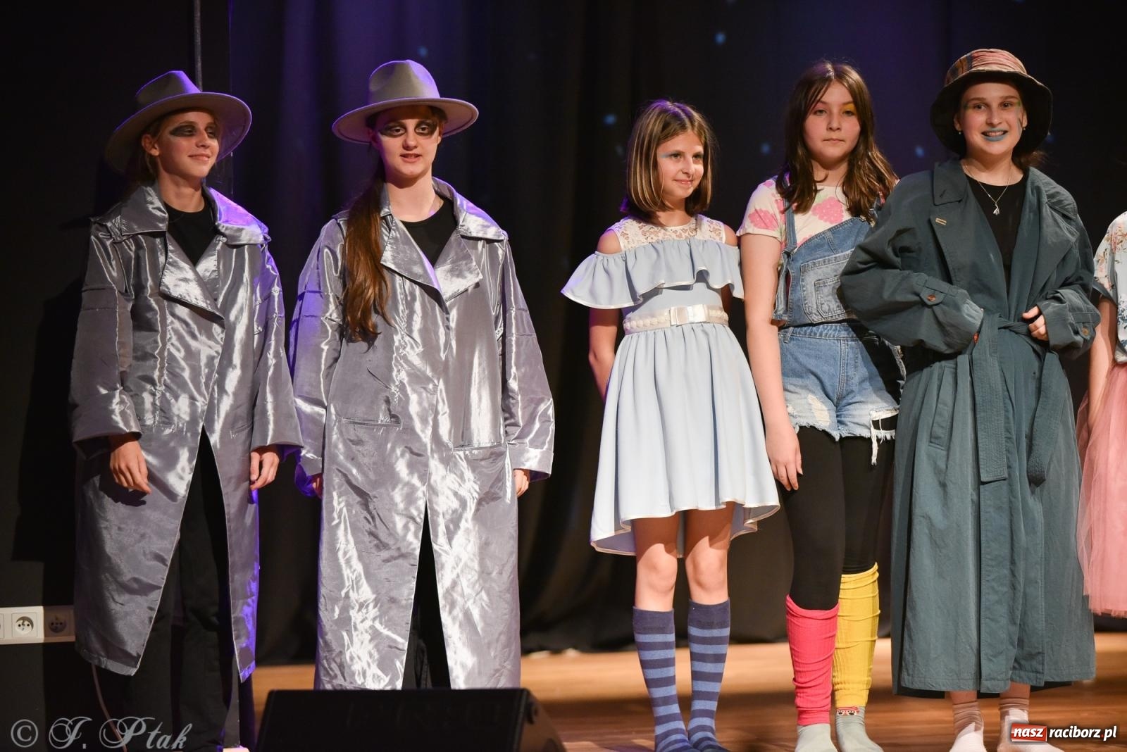 Zdjęcie w galerii na portalu naszraciborz.pl: Czwarta ściana, czyli Wieczór Premier w MDK-u wiadomości z regionu