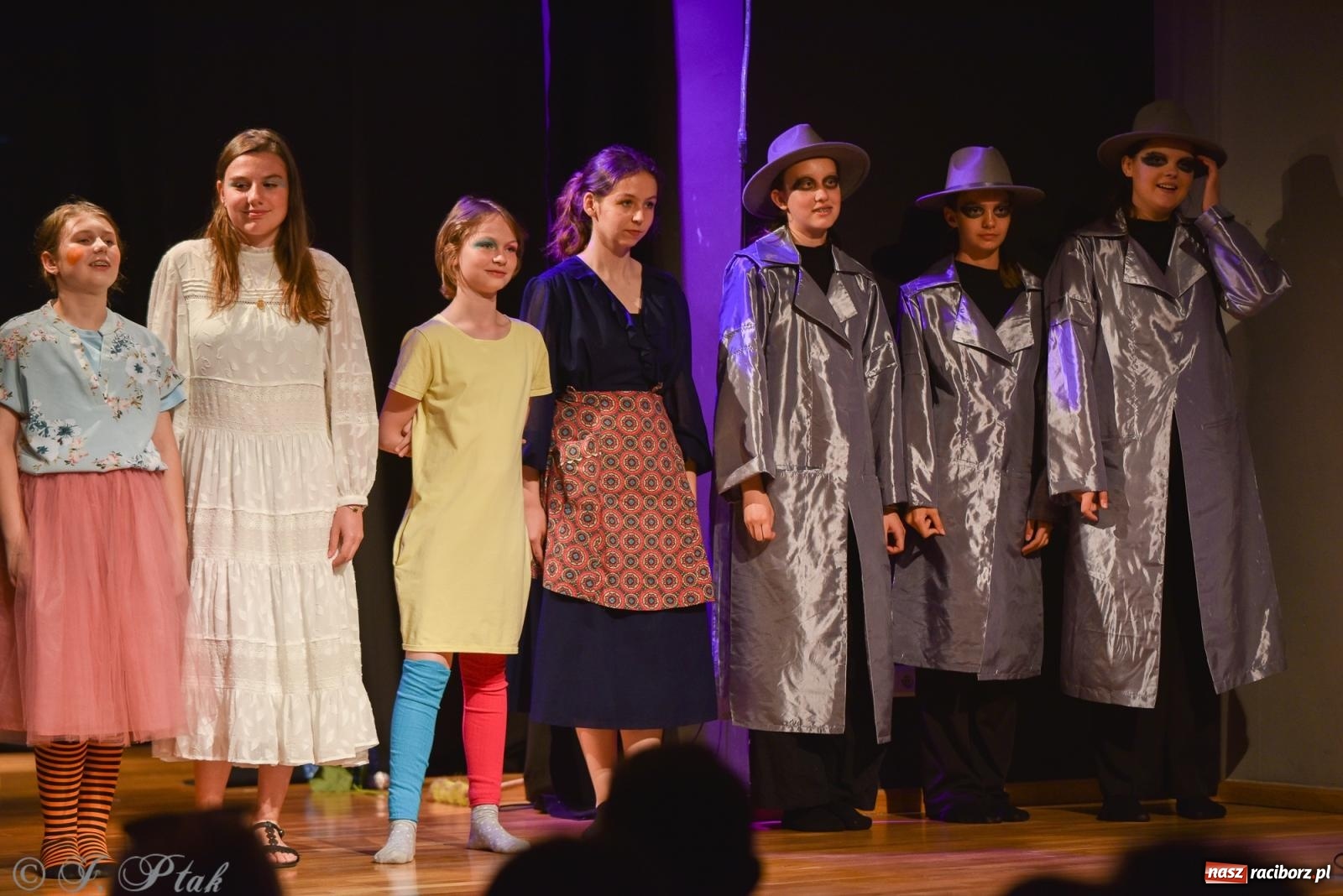 Zdjęcie w galerii na portalu naszraciborz.pl: Czwarta ściana, czyli Wieczór Premier w MDK-u wiadomości z regionu