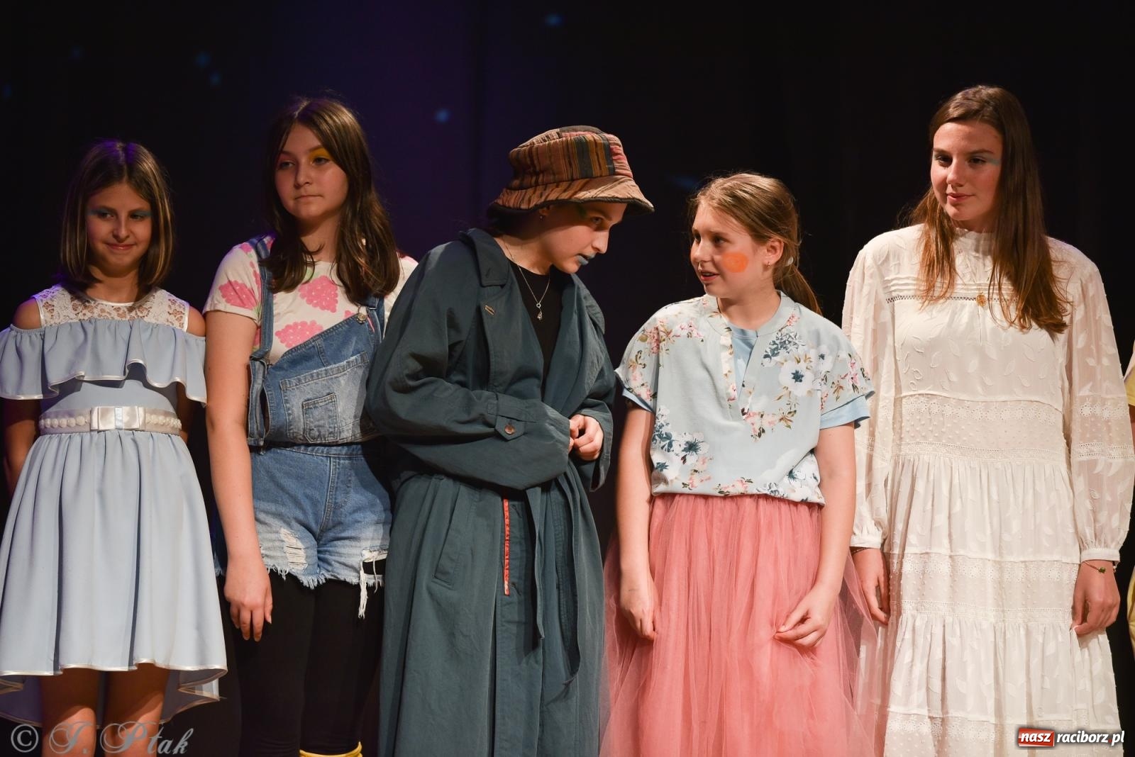 Zdjęcie w galerii na portalu naszraciborz.pl: Czwarta ściana, czyli Wieczór Premier w MDK-u wiadomości z regionu