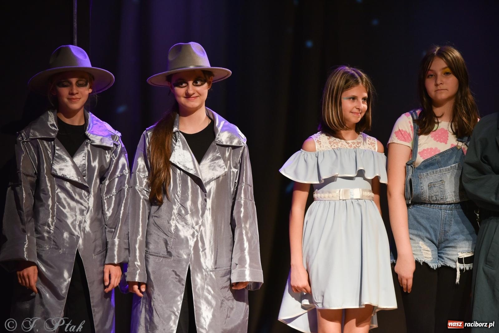 Zdjęcie w galerii na portalu naszraciborz.pl: Czwarta ściana, czyli Wieczór Premier w MDK-u wiadomości z regionu