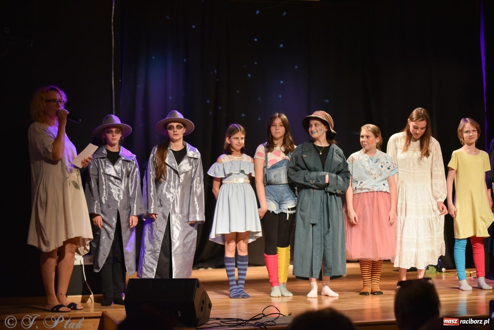 Zdjęcie w galerii na portalu naszraciborz.pl: Czwarta ściana, czyli Wieczór Premier w MDK-u wiadomości z regionu