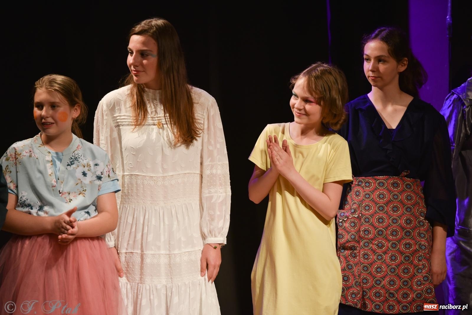 Zdjęcie w galerii na portalu naszraciborz.pl: Czwarta ściana, czyli Wieczór Premier w MDK-u wiadomości z regionu