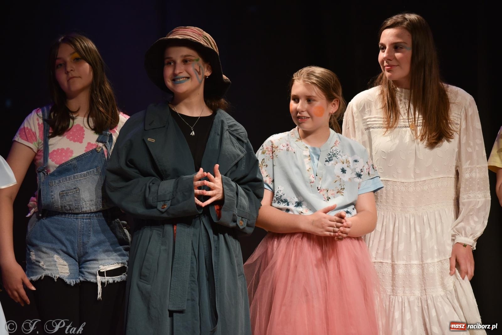 Zdjęcie w galerii na portalu naszraciborz.pl: Czwarta ściana, czyli Wieczór Premier w MDK-u wiadomości z regionu