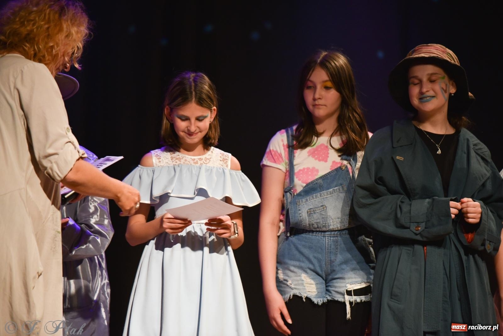 Zdjęcie w galerii na portalu naszraciborz.pl: Czwarta ściana, czyli Wieczór Premier w MDK-u wiadomości z regionu