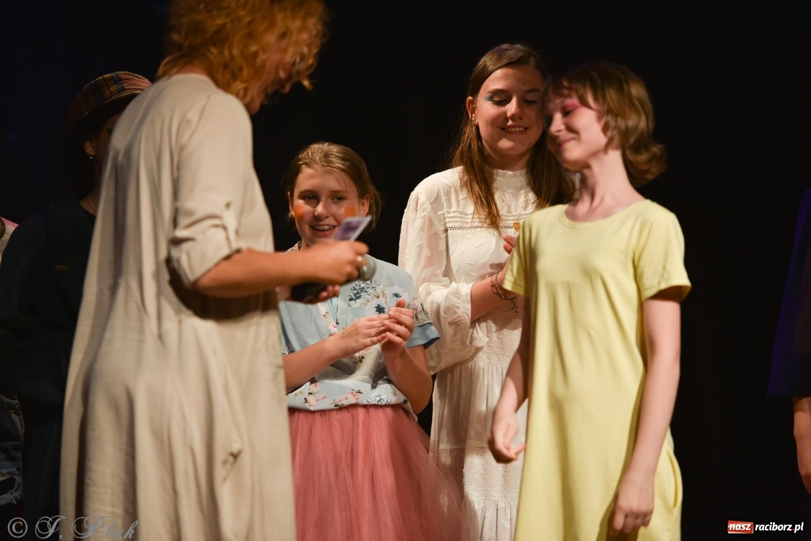 Zdjęcie w galerii na portalu naszraciborz.pl: Czwarta ściana, czyli Wieczór Premier w MDK-u wiadomości z regionu