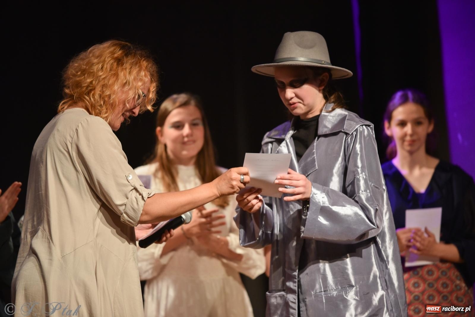 Zdjęcie w galerii na portalu naszraciborz.pl: Czwarta ściana, czyli Wieczór Premier w MDK-u wiadomości z regionu