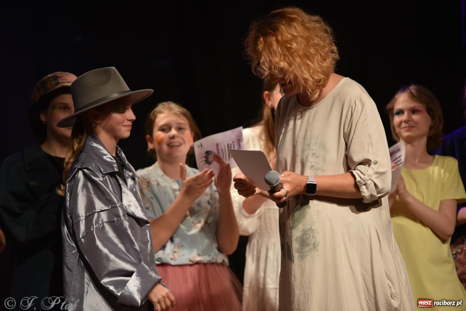 Zdjęcie w galerii na portalu naszraciborz.pl: Czwarta ściana, czyli Wieczór Premier w MDK-u wiadomości z regionu