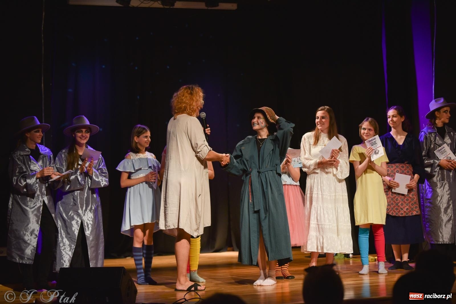 Zdjęcie w galerii na portalu naszraciborz.pl: Czwarta ściana, czyli Wieczór Premier w MDK-u wiadomości z regionu