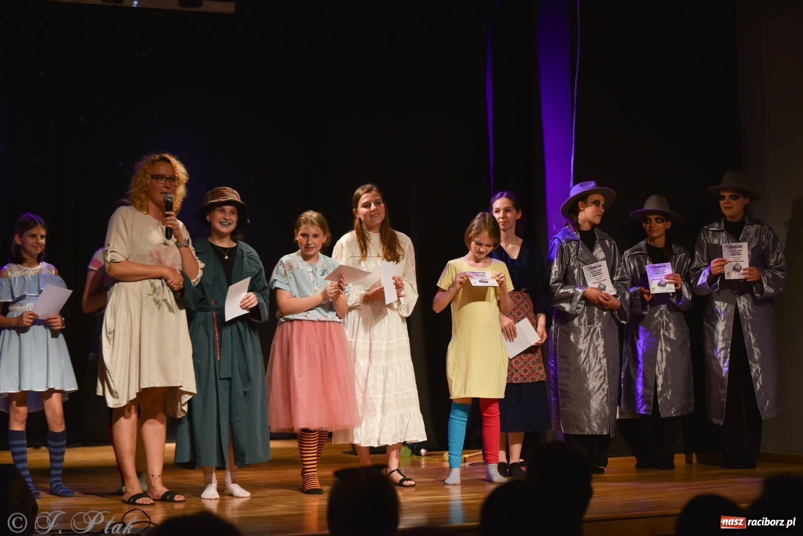 Zdjęcie w galerii na portalu naszraciborz.pl: Czwarta ściana, czyli Wieczór Premier w MDK-u wiadomości z regionu