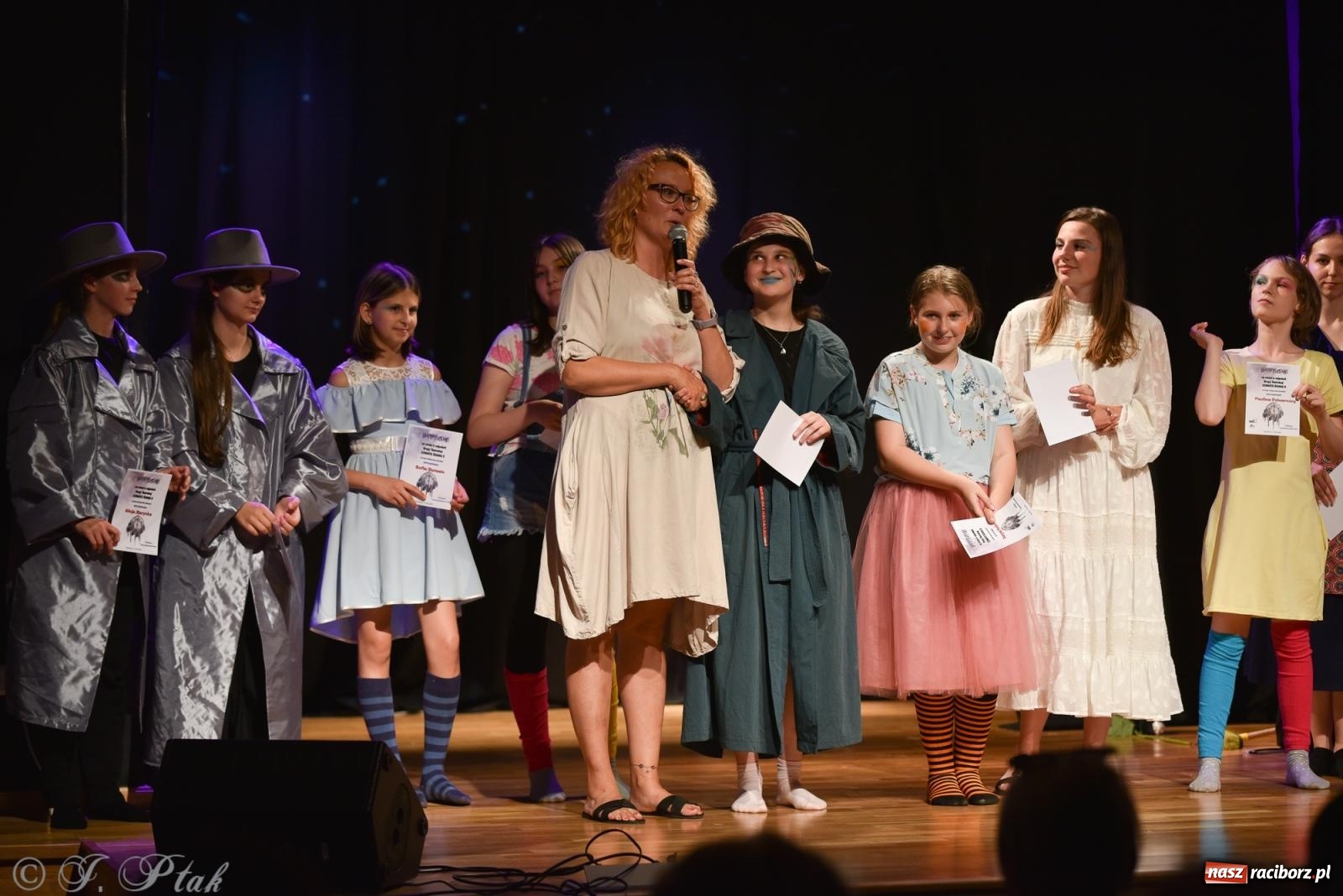 Zdjęcie w galerii na portalu naszraciborz.pl: Czwarta ściana, czyli Wieczór Premier w MDK-u wiadomości z regionu