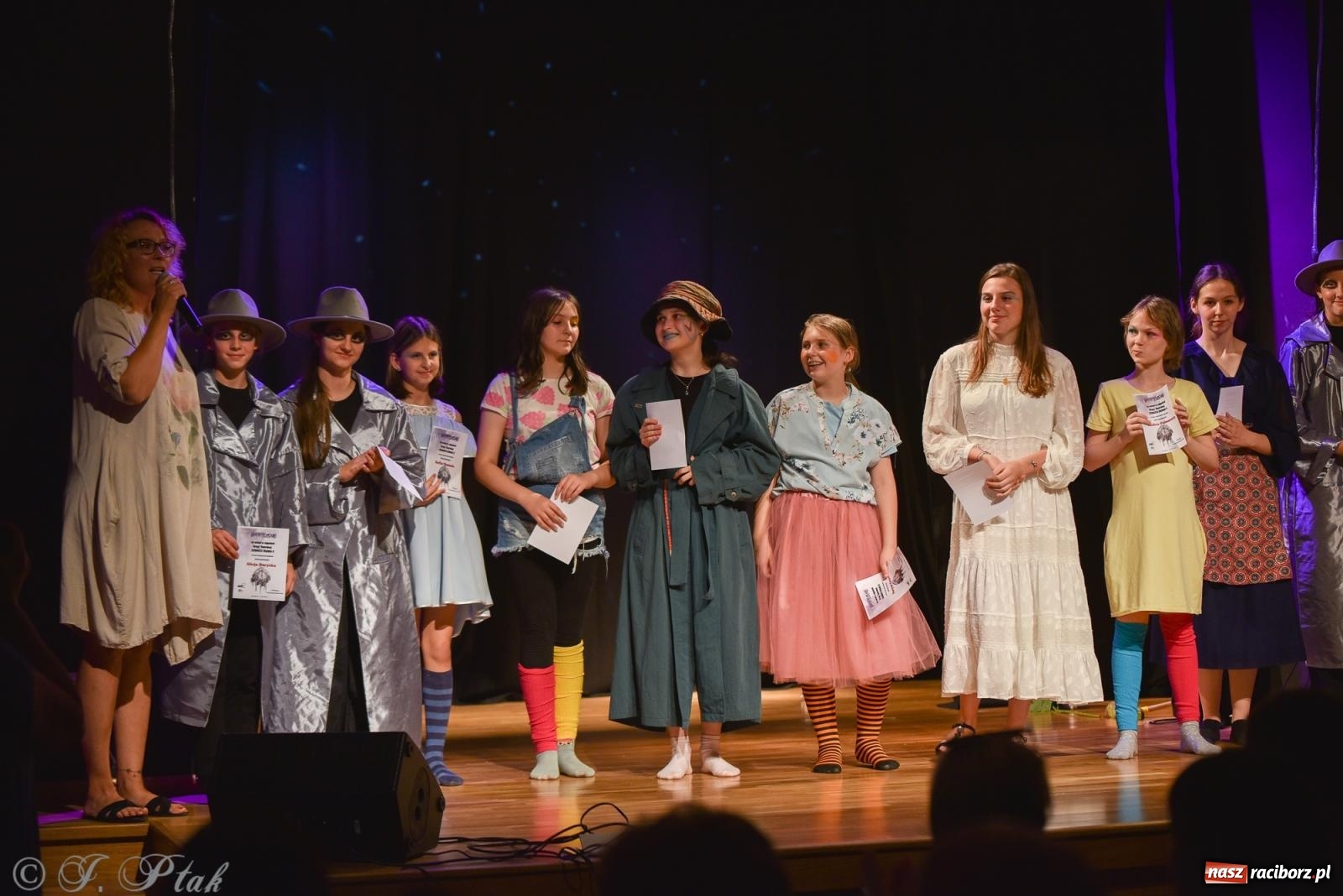 Zdjęcie w galerii na portalu naszraciborz.pl: Czwarta ściana, czyli Wieczór Premier w MDK-u wiadomości z regionu