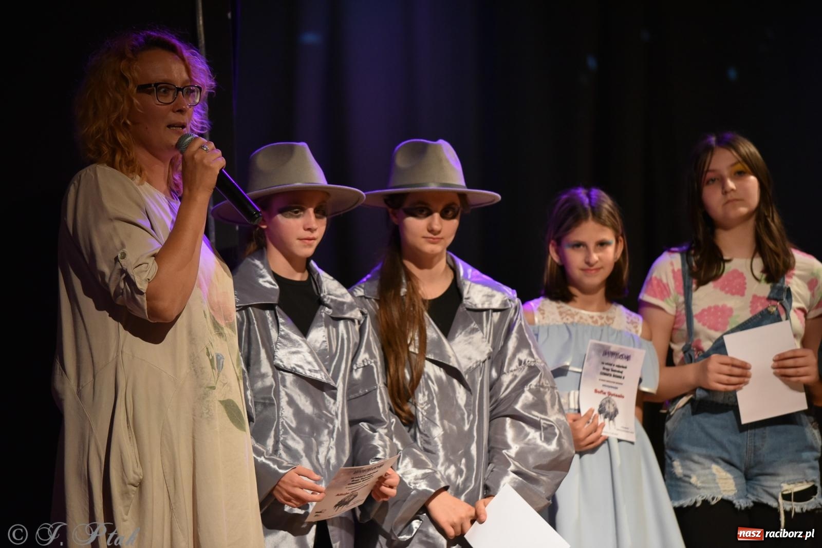 Zdjęcie w galerii na portalu naszraciborz.pl: Czwarta ściana, czyli Wieczór Premier w MDK-u wiadomości z regionu