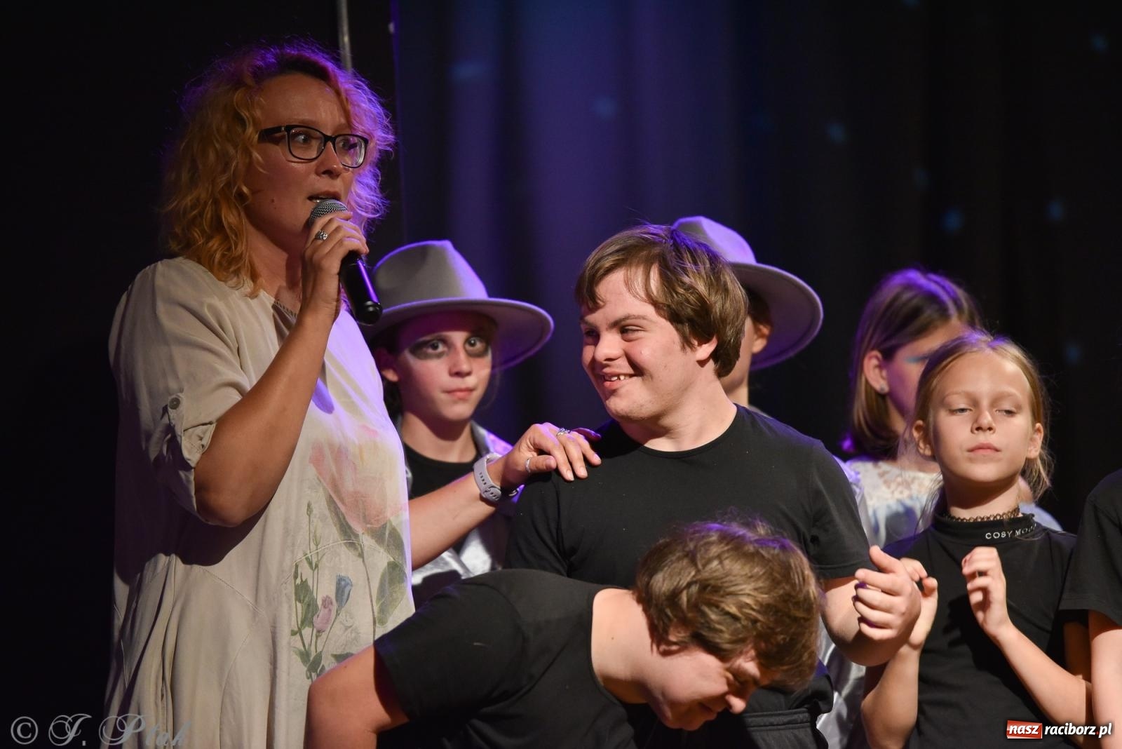 Zdjęcie w galerii na portalu naszraciborz.pl: Czwarta ściana, czyli Wieczór Premier w MDK-u wiadomości z regionu