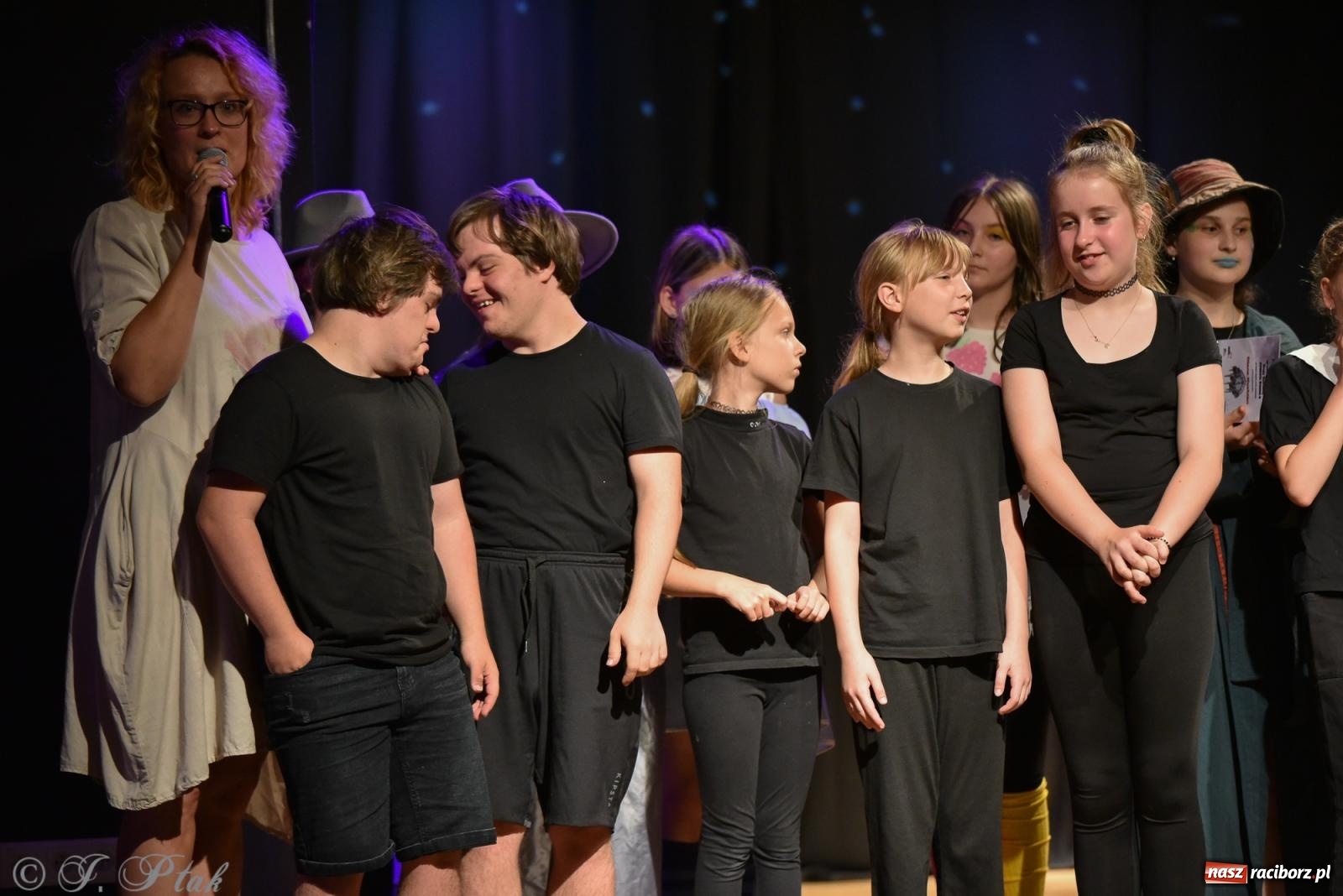 Zdjęcie w galerii na portalu naszraciborz.pl: Czwarta ściana, czyli Wieczór Premier w MDK-u wiadomości z regionu