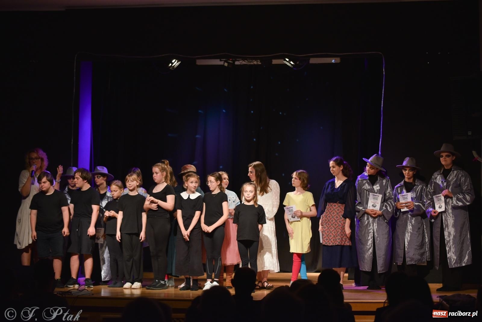 Zdjęcie w galerii na portalu naszraciborz.pl: Czwarta ściana, czyli Wieczór Premier w MDK-u wiadomości z regionu