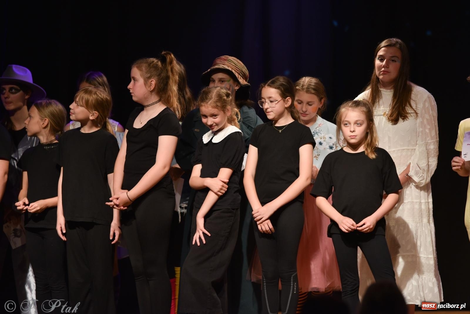 Zdjęcie w galerii na portalu naszraciborz.pl: Czwarta ściana, czyli Wieczór Premier w MDK-u wiadomości z regionu